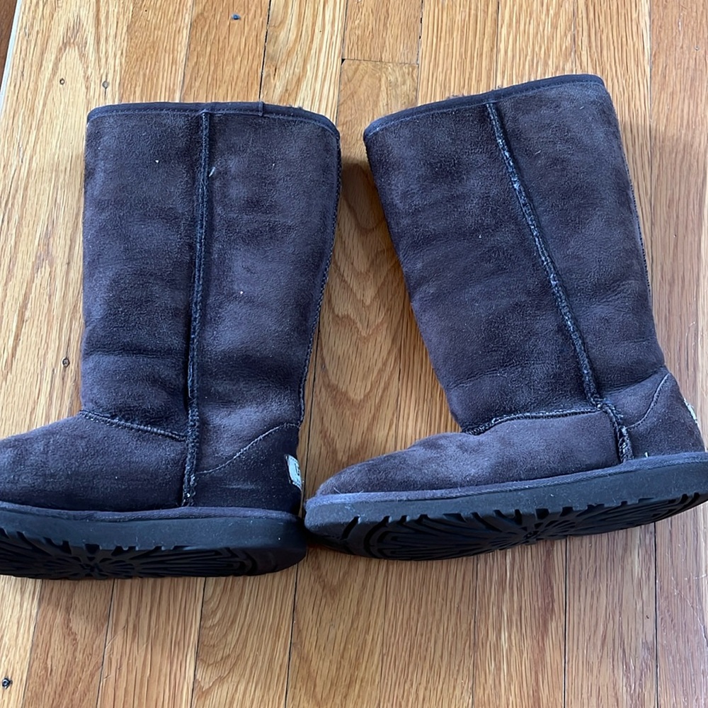 Kids Ugg brown boot